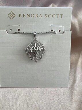 Kendra Scott necklace